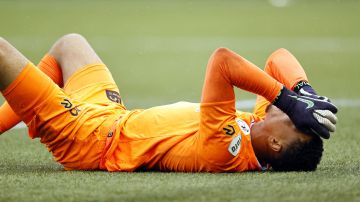 Maduka Okoye sufrió varias agresiones por los fanáticos del Vitesse.