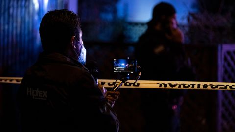 Violencia no para en México, narco deja 6 cabezas y cuerpos desmembrados sobre auto