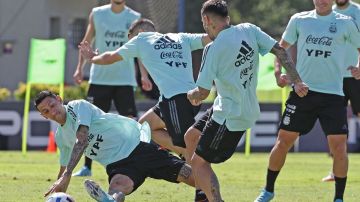 Los jugadores argentinos concentrados para sus últimos compromisos en las Eliminatorias.