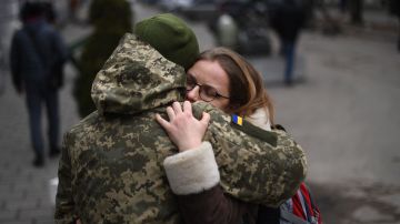 VIDEO: En medio de la invasión risa, boda de soldados ucranianos se hace viral