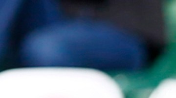 Los jugadores de Tigres vistieron un jersey con el número 8 durante el calentamiento previo al partido contra León.