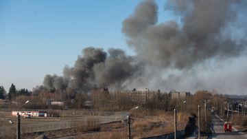 Ataque con misil golpea edificio cerca del aeropuerto de Lviv