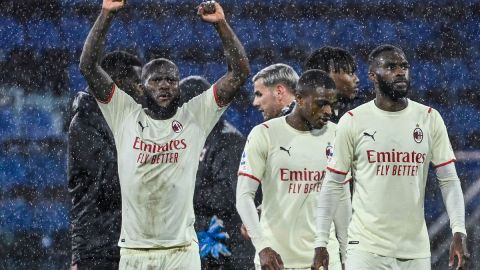 Jugadores del Milan celebran la victoria contra el Cagliari.