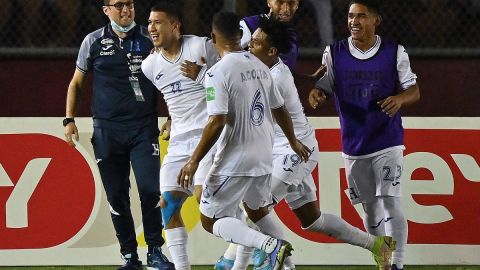 Los hondureños celebran el gol del empate frente a Panamá.