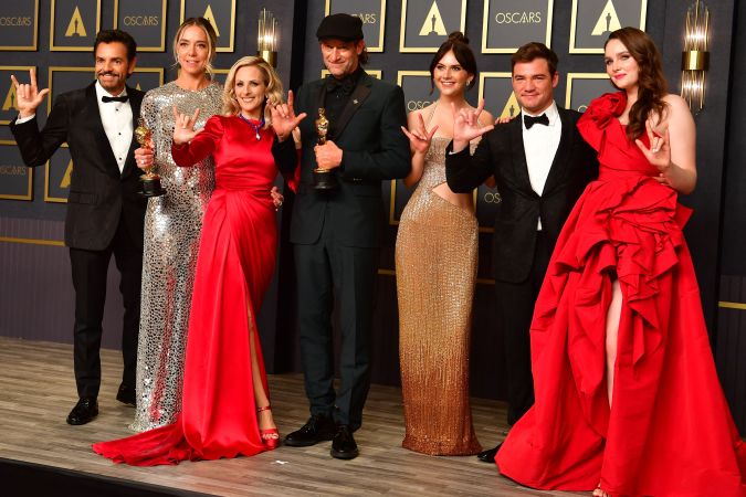 El equipo de CODA con sus oscars.