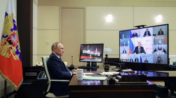 EE.UU. cree que Vladimir Putin se "aisló" y despidió o pudo bajo arresto a varios de sus asesores