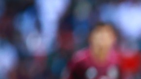 Kevin Arriaga y Héctor Herrera en el último partido entre México y Honduras.