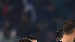 Leonardo Bonucci anima a sus compañeros tras la derrota contra Suiza.