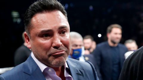 Óscar de la Hoya no se toma personal el rompimiento con Canelo Álvarez.