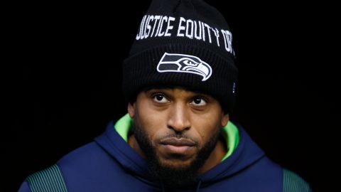 Bobby Wagner, de 31 años, fue el tercer jugador con más tacleadas totales en la temporada 2021.