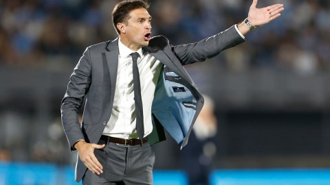Diego Alonso disputará su tercer partido al frente de Uruguay.