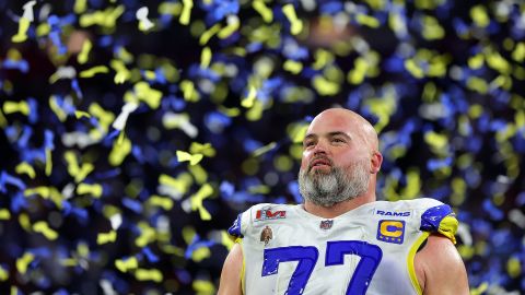 Andrew Whitworth hizo el anuncio de su retiro a través de redes sociales.