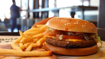 VIDEO: Crean imitación vegana de McDonald’s en California se vuelve viral en TikTok