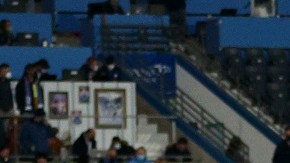 Los jugadores del 'Gladbach, se retiraron de la cancha.