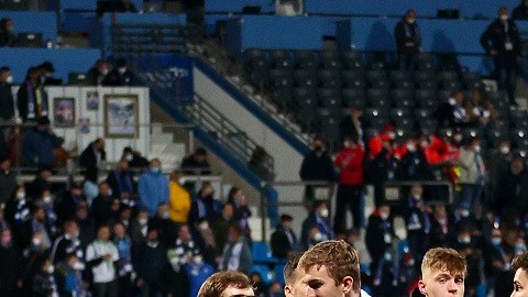 Los jugadores del 'Gladbach, se retiraron de la cancha.