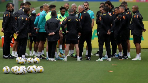 Ante la falta de la mayoría de los jugadores, los entrenamientos de la Selección de Brasil fueron precarios.