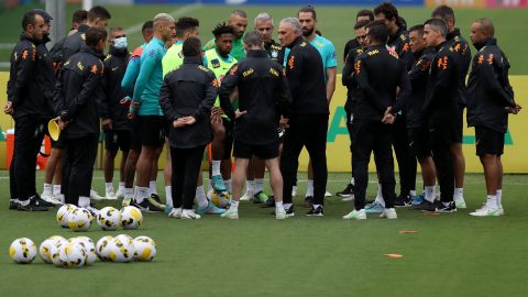 Ante la falta de la mayoría de los jugadores, los entrenamientos de la Selección de Brasil fueron precarios.