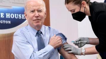 Biden recibió el segundo refuerzo de la vacuna COVID-19
