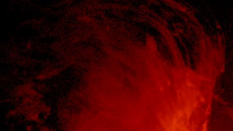 Gigantesca erupción solar "caníbal" se dirige a la Tierra a más de 1.8 millones de mph