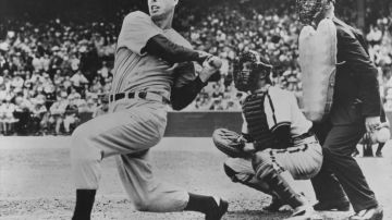 DiMaggio hizo su debut en las Ligas Mayores el 3 de mayo de 1936.
