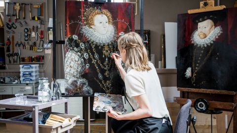 La Reina Isabel I se le conoce como 'La Reina Virgen'.