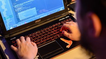 Hackers voluntarios de todo el mundo emprenden guerra digital contra Rusia