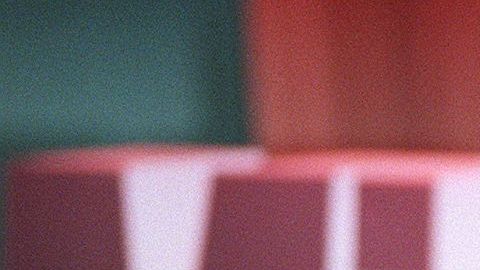 Microsoft fue formada por el desertor de la Universidad de Harvard, Bill Gates y su amigo de la infancia Paul Allen.