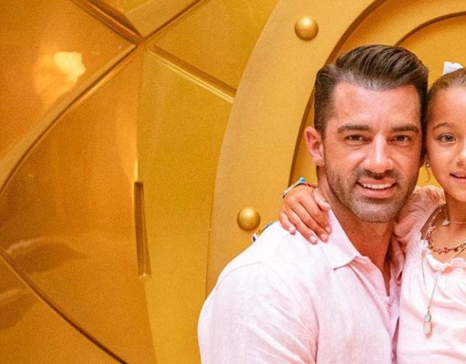 Toni Costa junto a su hija Alaïa