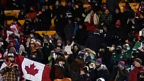Así veían el Canadá vs. México los suplentes aztecas.