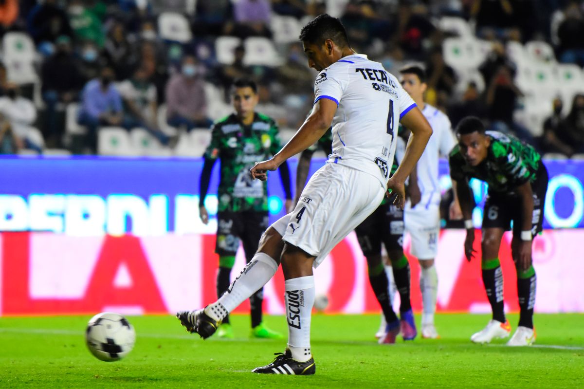 Luis Romo y su grotesco fallo el futbolista de Rayados de Monterrey