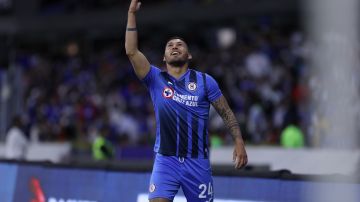 Juan Escobar celebró su gol para darle la victoria a Cruz Azul.