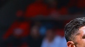 Víctor Guzmán celebra junto a sus compañeros el gol del Pachuca.