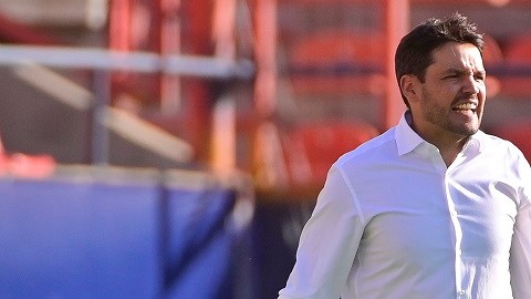 Nicolás Larcamón sufrió su primera derrota en el Clausura.