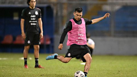 Hirving 'Chucky' Lozano durante la práctica en San Pedro Sula.