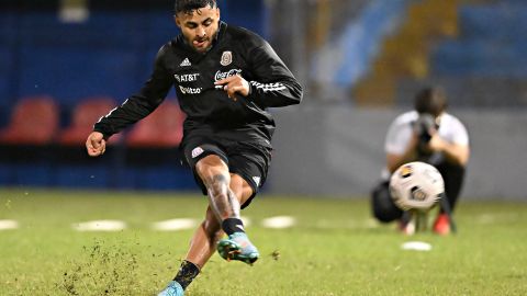 El equipo mexicano entrenó en otro estadio debido a la lluvia.