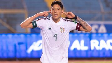 Edson Álvarez celebra su gol en el partido de México contra Honduras. El Tri tiene pie y medio en el Mundial Qatar 2022.