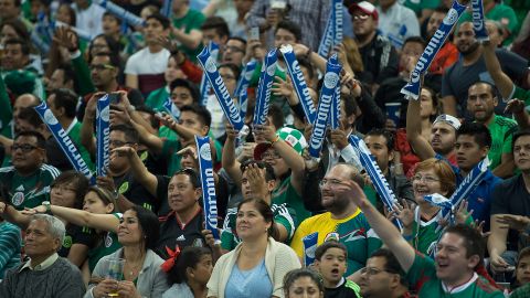 Afición de México en el Estadio Azteca.