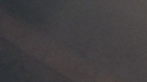 En el partido entre Ajax y Feyenoord un aficionado desató un incendio luego de lanzar una bengala.