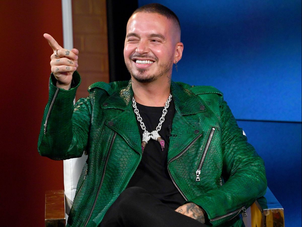 J Balvin saca a su mamá del hospital y lanza indirecta a Residente: “¿Quién  ganó la guerra”? - La Opinión