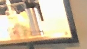 Alcaldesa Brenda Olmos habla con los residentes de la ciudad.