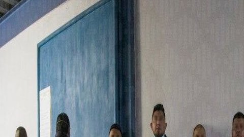 10 detenidos por violencia en estadio mexicano durante el partido entre Querétaro y Atlas.