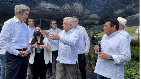 AMLO defenderá Reforma Eléctrica ante John Kerry y empresarios de EE.UU.