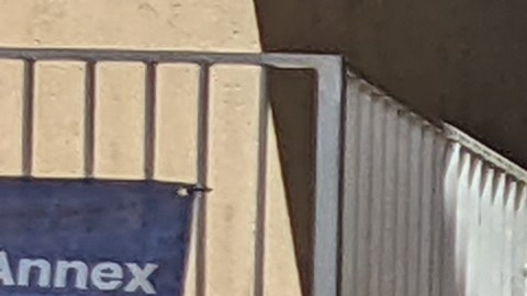 La concejal Nélida Mendoza (c) con partidarios de la medida SB 793. (Jacqueline García/La Opinión)