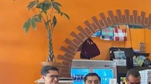 El secretario Marcelo Ebrard es cuestionado porque en su reunión con migrantes en Los Ángeles, no se invitó a los morenistas, excepto a una diputada que pocos conocen, dijeron. (Cortesía Juan José Gutiérrez)