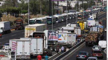 VIDEO: Transportistas realizan bloqueos en varias ciudades de México por la inseguridad en carreteras
