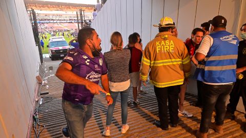 Seguridad del estadio en el conflicto entre aficionados de Querétaro y Atlas.