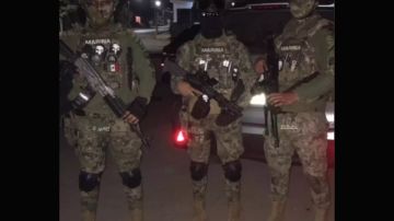 Sicarios, de los hijos del Chapo Guzmán, patrullan Sinaloa vestidos como militares.