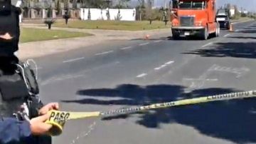 Sicarios ejecutan a conductor de un tráiler en Sinaloa, México.