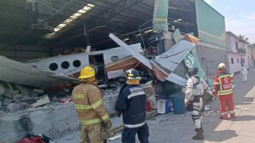 Avioneta se desploma sobre supermercado al sur de México, mueren al menos tres personas