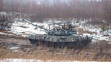 Soldado ruso atropella con su tanque a su comandante en protesta por las muertes de sus camaradas